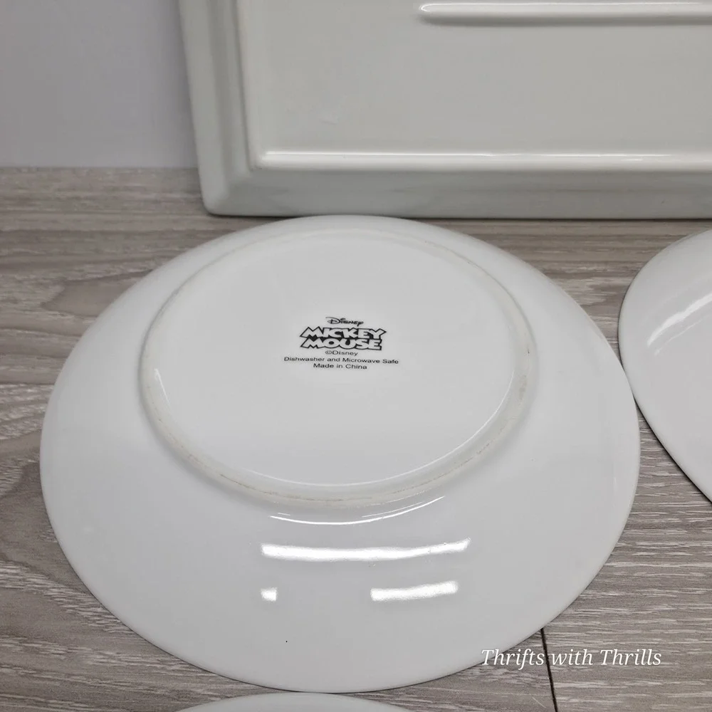 Disney's Mickey Mouse - Holiday Serving Platter With (4) Plates‎ - Mousetastic!!